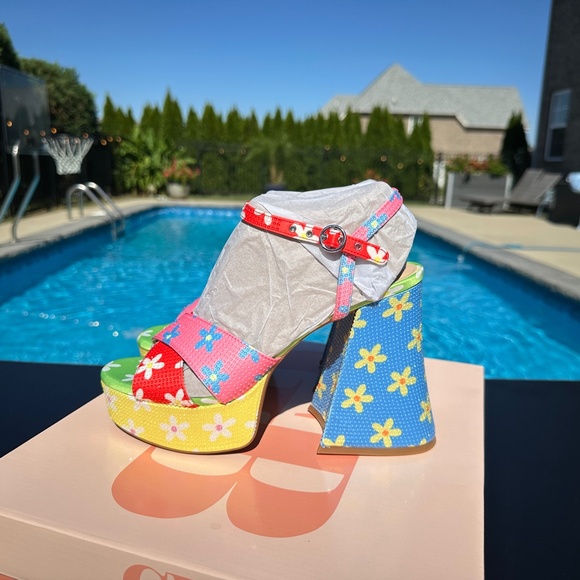 NWT GB Ulti-Mate Floral Rainbow Rhinestone Retro Platform 70's Sandals - Picture 8 of 15